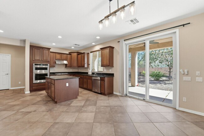 Building Photo - Spacious 3-Bedroom + Loft Home with Mountain Views in Stetson Valley