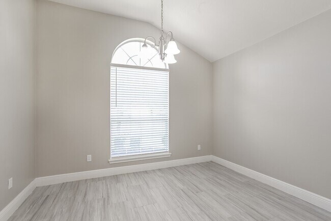 Building Photo - 25235 Clover Ranch Dr