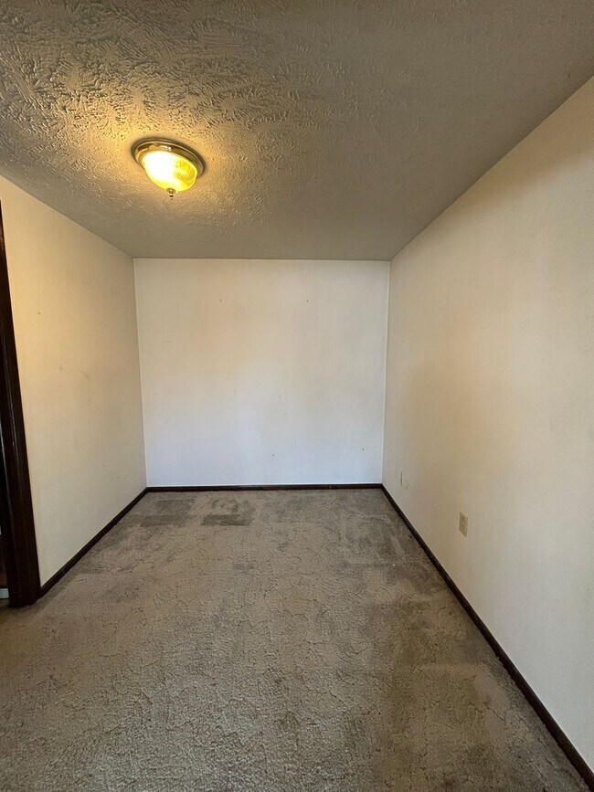 Building Photo - Spacious 3-Bedroom, 1-Bath Home with Garage & Basement in La Vista