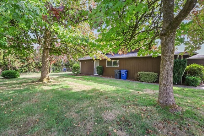 Building Photo - MOVE IN READY NOW! Normandy Park 1 level 2...