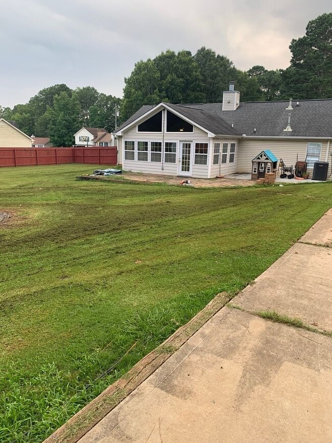 Building Photo - Charming 4BR House in Hampton