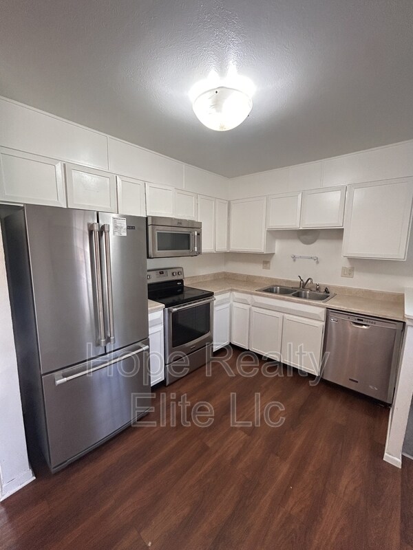 Building Photo - 1106 Querida Dr