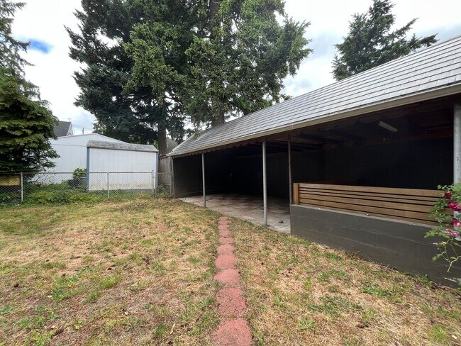 Building Photo - Stunning Rose City Park 5BD 2BA Home with Gas Fireplace Updated Finishes, Air Conditioning & Laun...