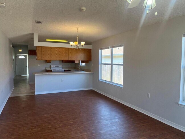 Building Photo - 5574 Huntleigh Pl