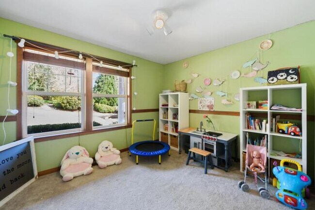 Building Photo - 4 bedroom in Tukwilla WA 98188