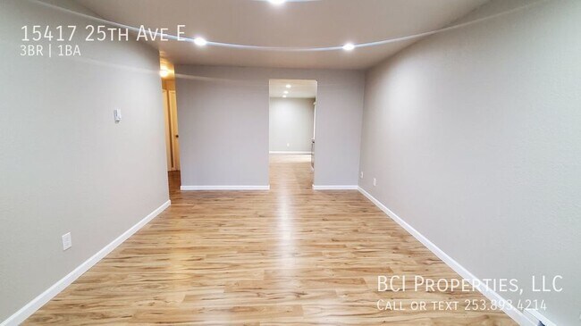 Building Photo - 15417 25th Ave E