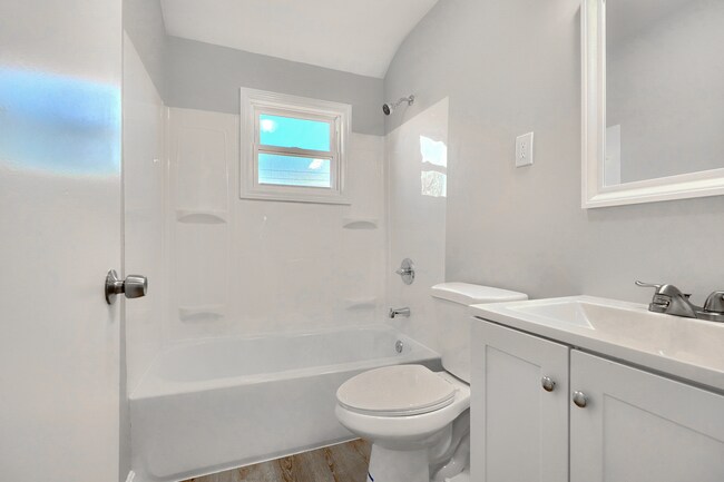 Building Photo - 1421 Hopewell Ave