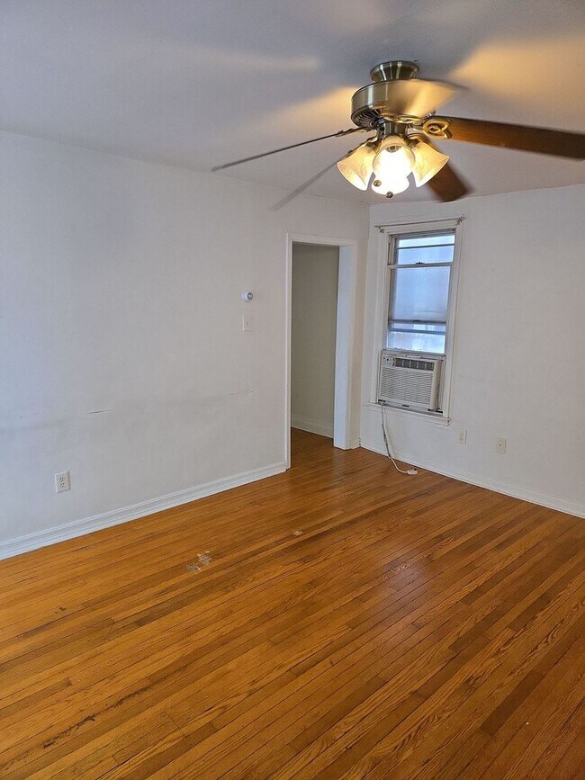 Building Photo - 115 S Potomac St