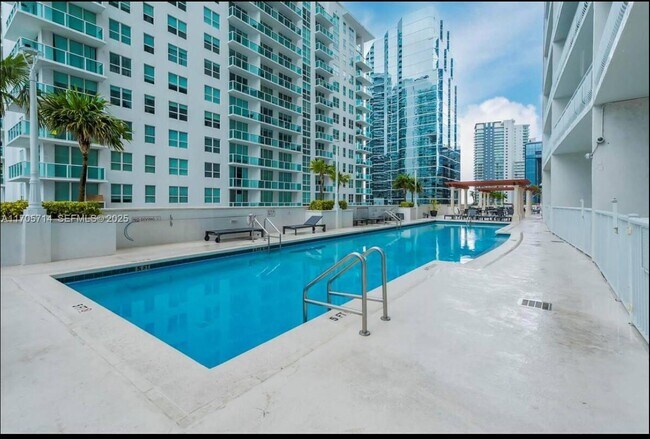Building Photo - 1200 Brickell Bay Dr