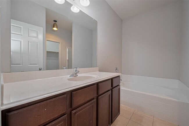 Building Photo - 38319 Miranda Ln
