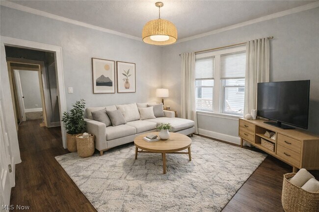 Building Photo - 810 Thayer St