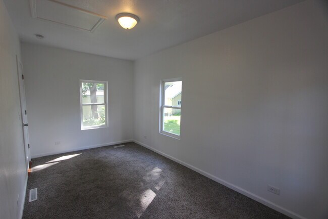 Building Photo - 633 Whitney Blvd