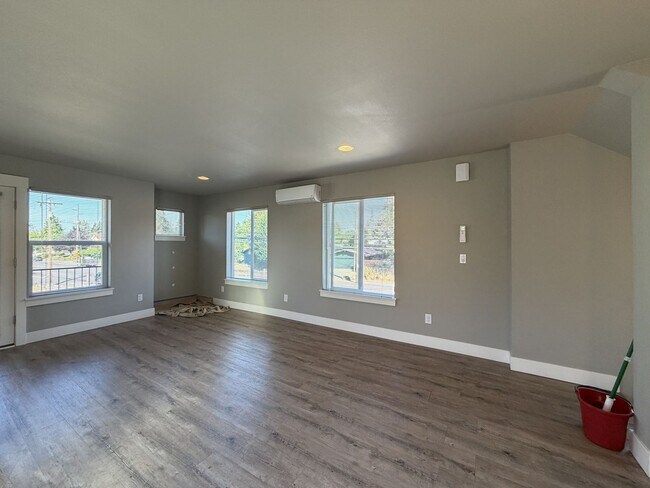 Building Photo - 13214 NE Glisan St