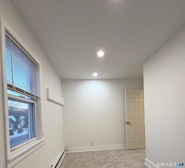 Building Photo - 1787 Stratfield Rd