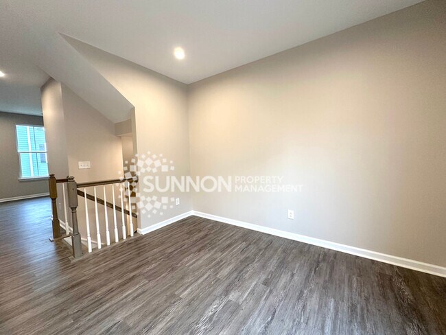 Building Photo - 3 Bedroom Townhome in Mountain Island