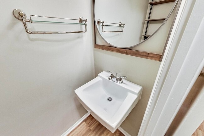 Building Photo - COMING SOON - Updated 3+2.5 End Unit w/ 2 PARKING SPACES