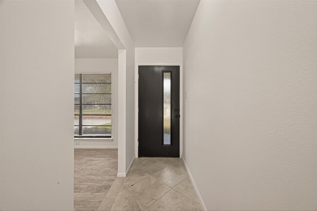 Building Photo - 5523 Kuldell Dr