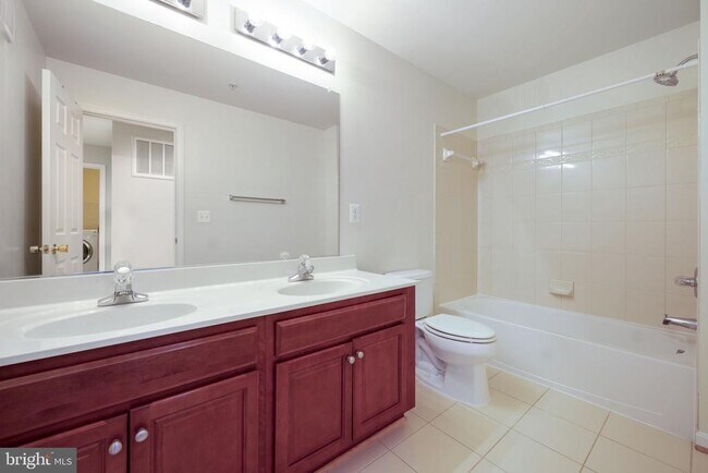 Building Photo - 15555 John Diskin Cir