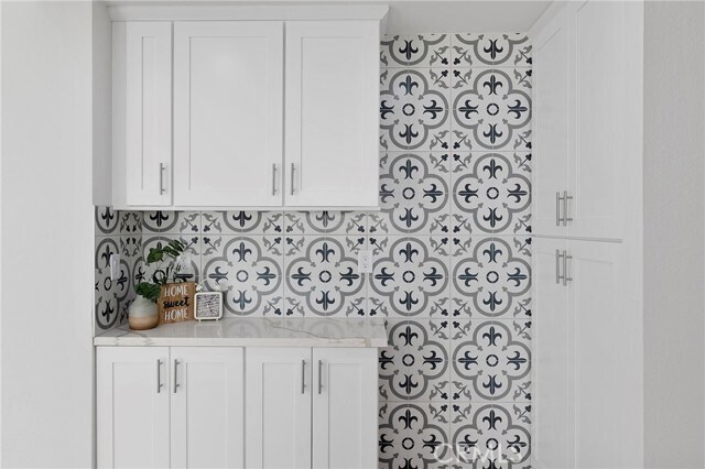 Building Photo - 11 Hunter