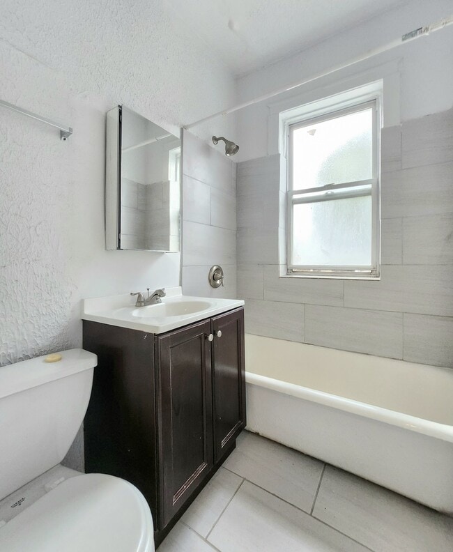 Building Photo - 1918 N Drake Ave