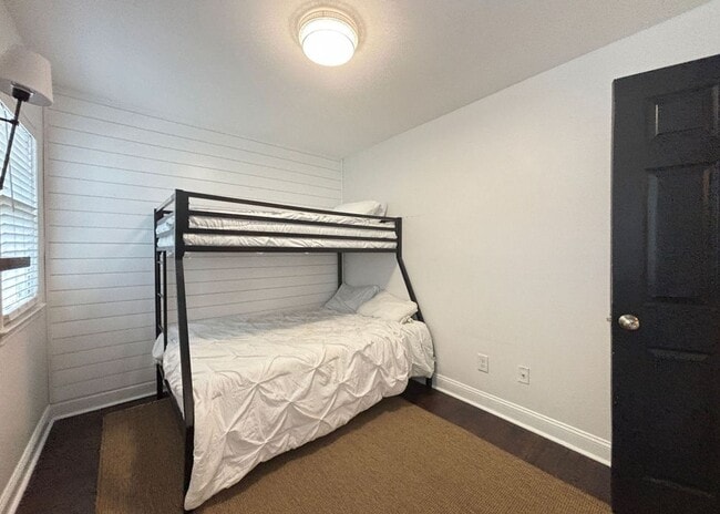 Building Photo - Available July 9th. FULLY FURNISHED 3 BR i...