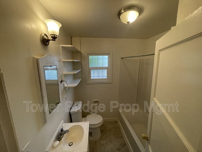 Building Photo - 2871 32nd Ave