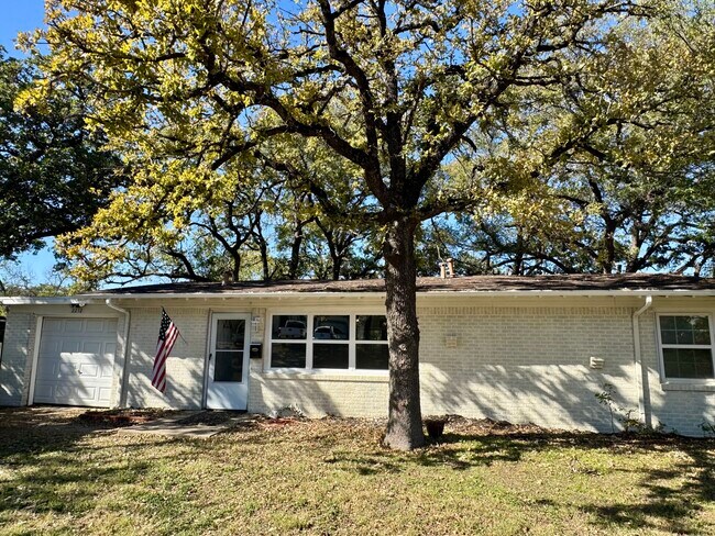 Building Photo - 2212 Sturges Dr