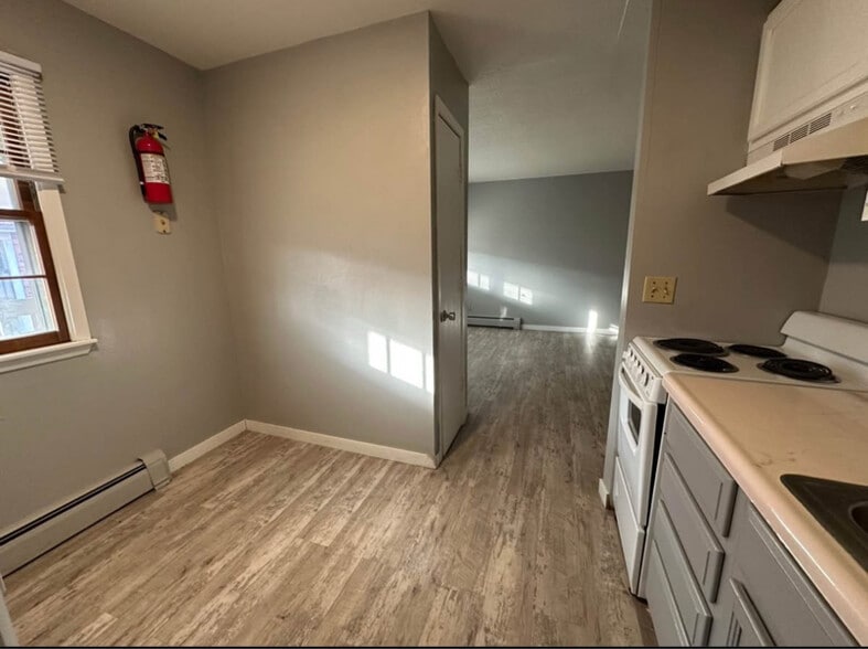 Building Photo - 2430 Muscatine Ave