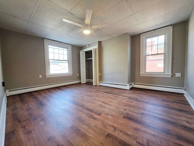 Building Photo - 20 Walnut St