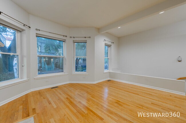 Building Photo - 1017 W Dakin St