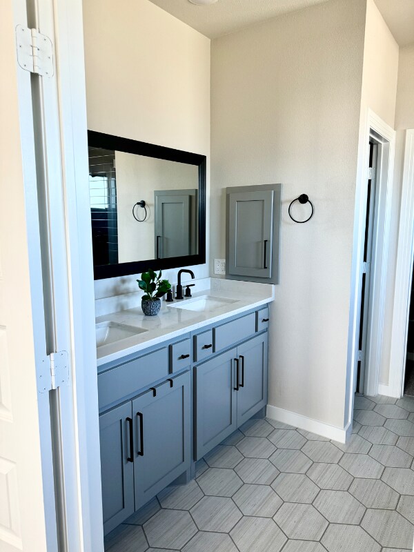 Building Photo - 2400 Elm Pl