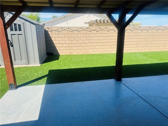 Building Photo - 9927 S Phoenix Dr