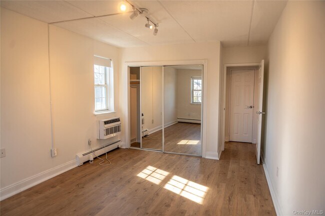 Building Photo - 1 Consulate Dr