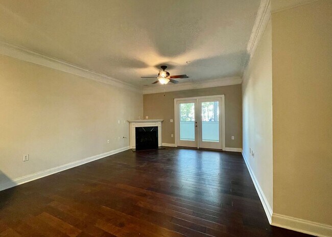 Building Photo - Available May 11th. GROUND FLOOR 3BR/2 BA Condo in Riverland Woods!