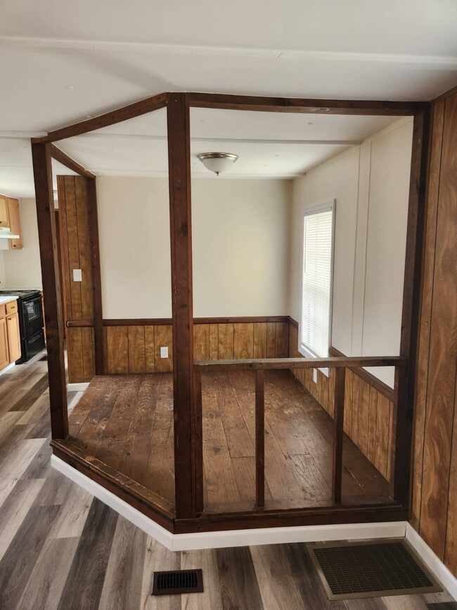 Building Photo - 908 Bernard Ln