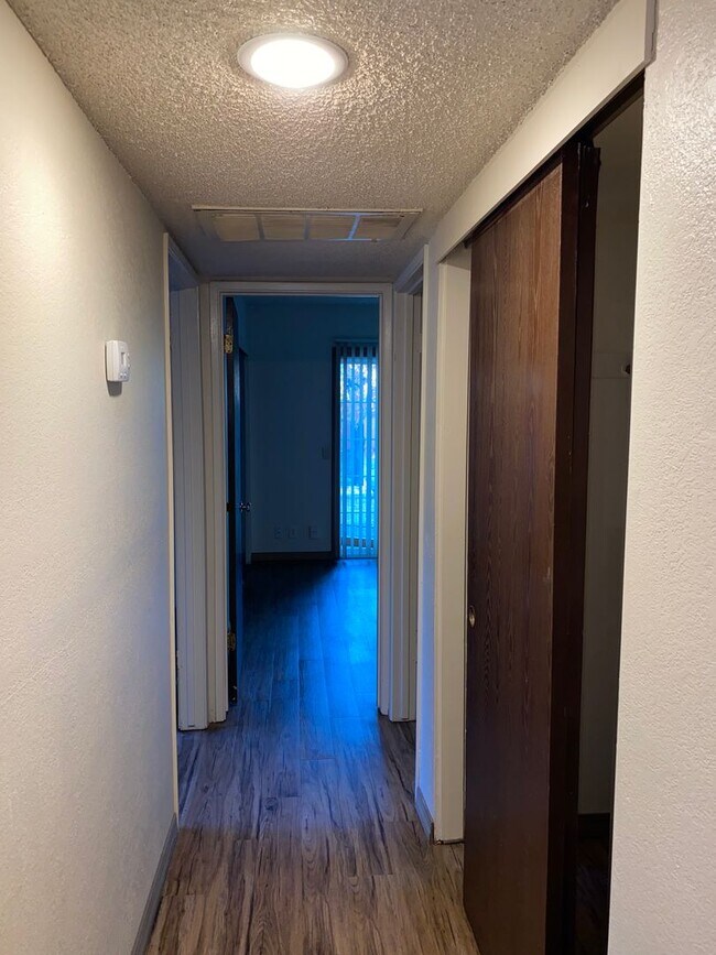 Building Photo - 7252 Florin Mall Dr