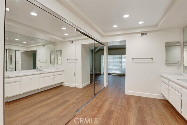 Building Photo - 16 Sycamore Creek