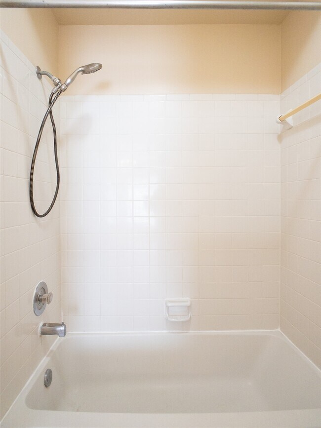 Building Photo - 6500 Harbor Town Dr