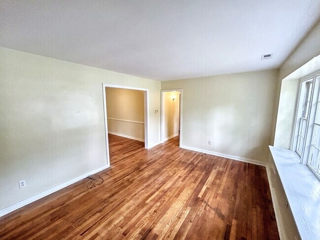 Building Photo - 1225 Blue Jay Ln