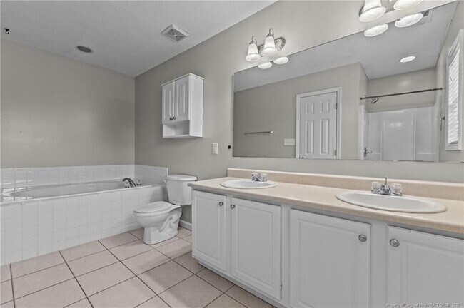Building Photo - 1323 Shoshone Pl