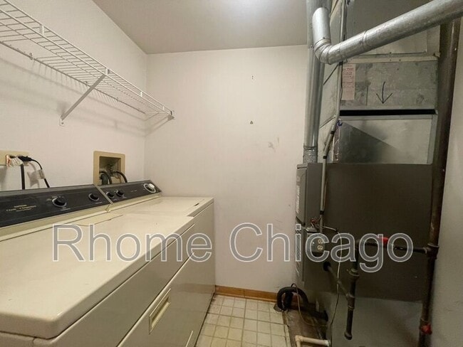 Building Photo - 519 W Parkside Dr