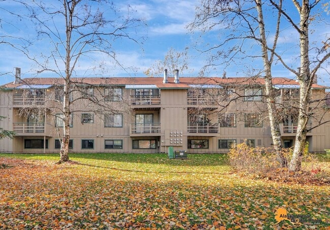 Building Photo - Top Floor End Unit Condo* Pet Friendly, Pr...