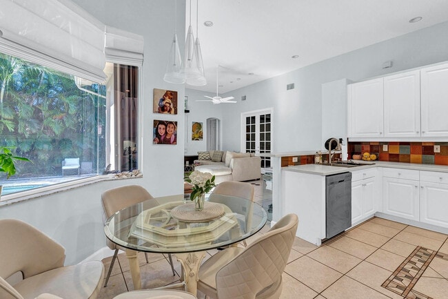 Building Photo - 9737 Parkview Ave