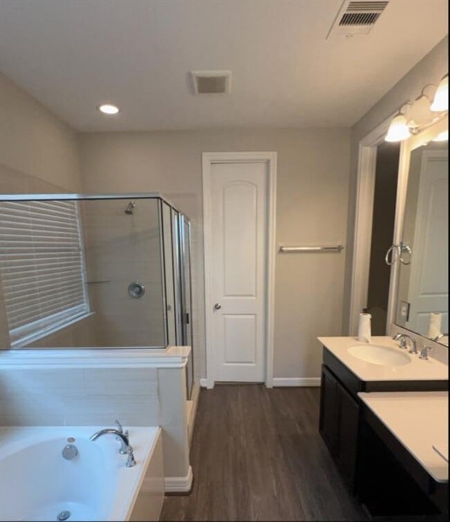 Building Photo - 14615 Birchwood Falls Trail
