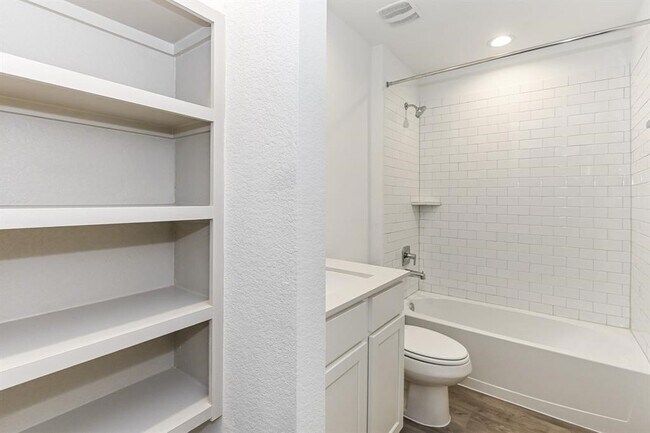 Building Photo - 7738 Robert Ln