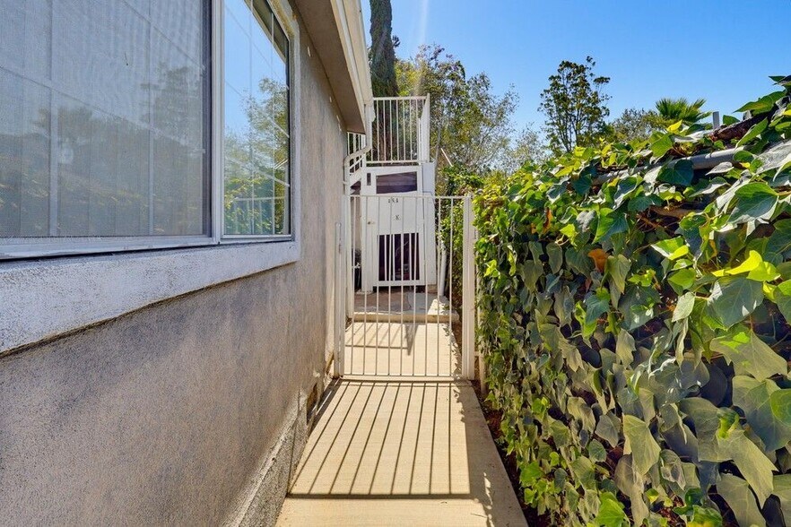 Building Photo - 416 Sinclair Ave