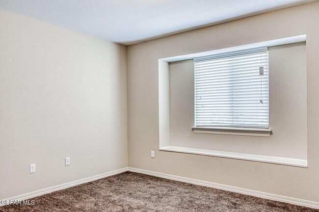 Building Photo - 3133 Red Orchard Dr