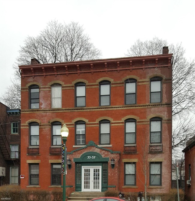 Primary Photo - 1 br, 2 bath Apartment - 33 Howe St Apt 1R