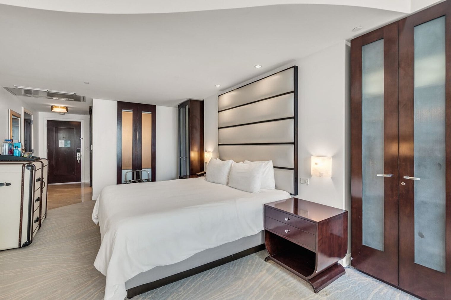 Building Photo - 4343 Collins Ave