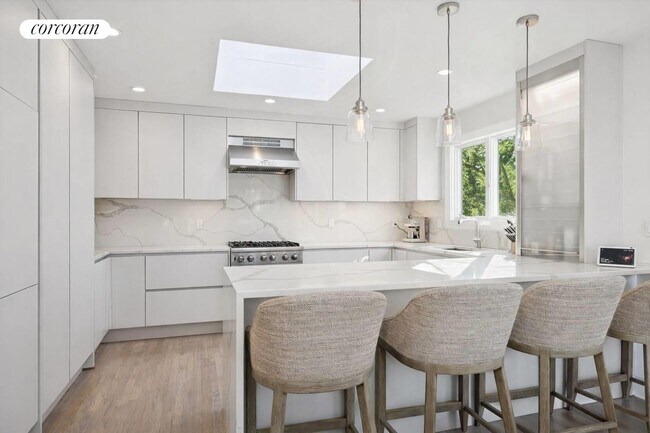 Building Photo - 3 Southwood Ln